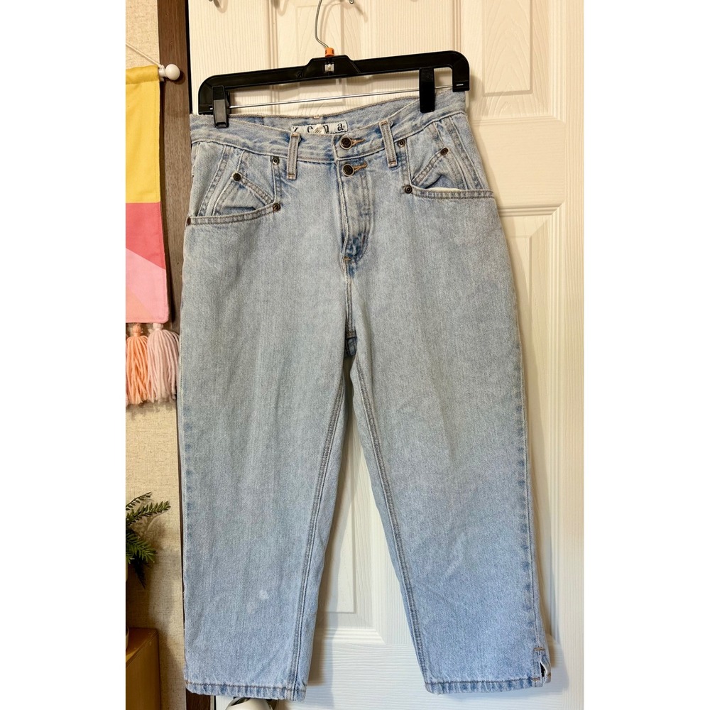 Vintage Zena High Waisted Light Wash Denim Capris Jeans Size 8A Cotton